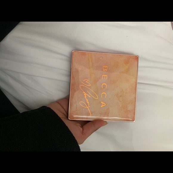 Becca highlighter palette - Picture 2 of 4